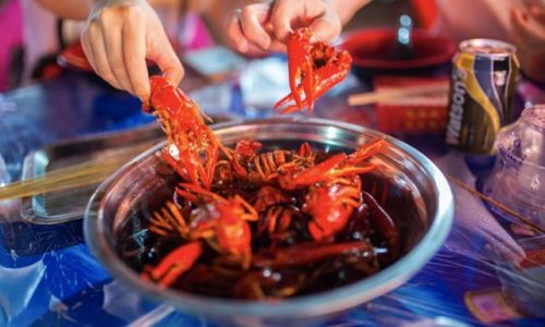 How to Cook Spicy Stir-Fried Boston Lobster:A Culinary Delight