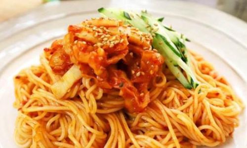 How to Make Spicy Kimchi Noodles:A Delicious and Tangy Culinary Adventure