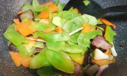 How to Make Delicious Preserved Pork with Dried Asparagus Lettuce
