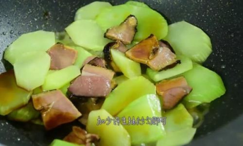 How to Make Delicious Preserved Pork with Dried Asparagus Lettuce