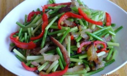 Mastering the Art of Making Preserved Pork Stir-Fried with Garlic Sprouts