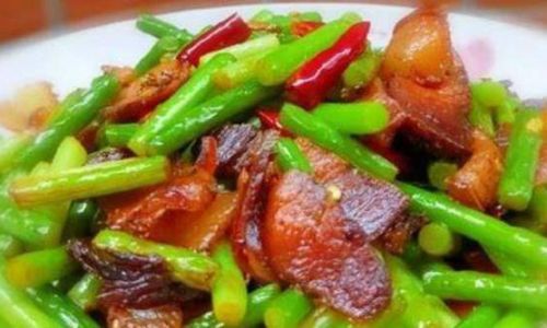 Mastering the Art of Making Preserved Pork Stir-Fried with Garlic Sprouts