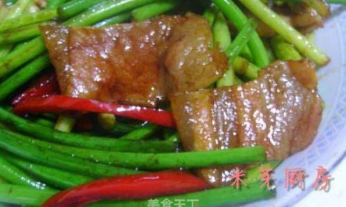 How to Make Preserved Pork Stir-Fry with Garlic Scapes