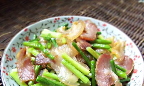 How to Make Preserved Pork Stir-Fry with Garlic Scapes