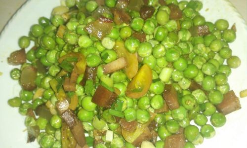 Mastering the Art of Cooking Preserved Pork with Green Peas