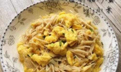 Mastering the Art of Stir-Frying Enoki Mushrooms with Scrambled Eggs