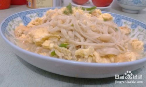 Mastering the Art of Stir-Frying Enoki Mushrooms with Scrambled Eggs