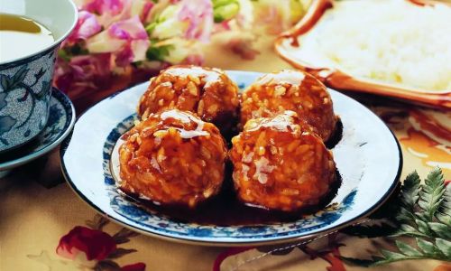 The Art of Crafting Yangzhou Lions Head:A Culinary Journey