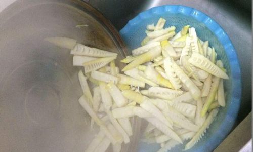 Traditional Preservation Technique:The Art of Pickling Dried Bamboo Shoots