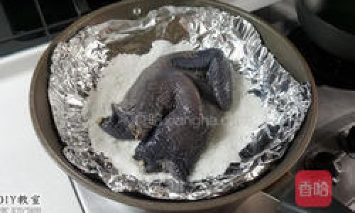 How to Make Salt-Baked Black-Boned Chicken