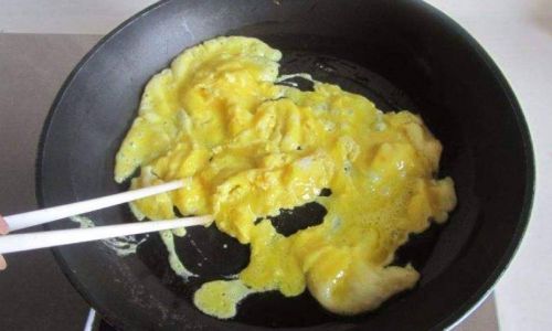 Mastering the Art of Fluffy Scrambled Eggs:Eliminating Fishy Odors for Perfect Breakfasts
