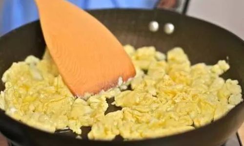 Mastering the Art of Non-Stick Scrambled Eggs:Tips and Techniques for Perfect Results Every Time