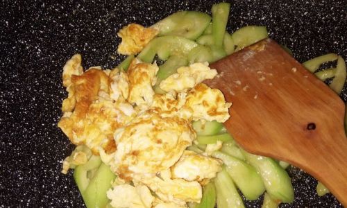 Mastering the Art of Simple Scrambled Eggs:A Step-by-Step Guide to Perfect Fluffiness Every Time