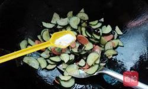 Mastering the Art of Stir-Fried Cucumber Pickles:A Delightful Blend of Simplicity and Flavor