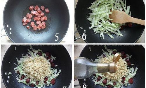 Mastering the Perfect Timing:When to Add Seasoning Packets to Stir-Fried Instant Noodles