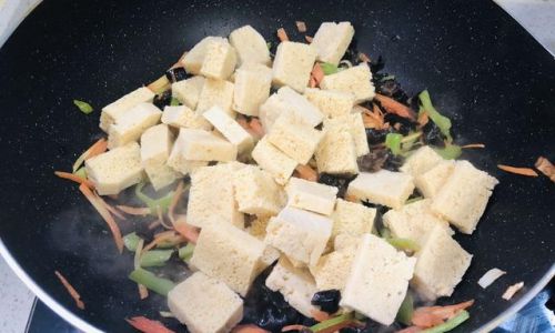 Mastering the Art of Cooking Delicious Stir-Fried Frozen Tofu:A Comprehensive Guide