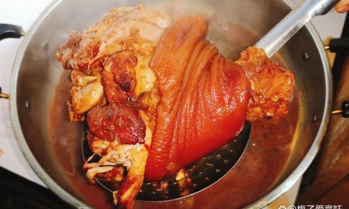 Mastering the Art of Making Sauced Pork Hocks