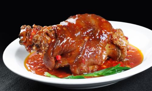 Mastering the Art of Making Sauced Pork Hocks