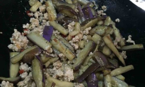 How to Make Delicious Sauce-Flavored Eggplant
