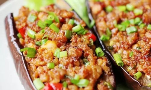 How to Make Savory Pork Mince with Eggplant:A Culinary Delight