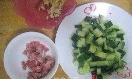 Mastering the Art of Making Sauce-Exploded Double Dice Sauce-Basted Diced Pork and Vegetables)