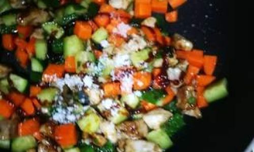 Mastering the Art of Making Sauce-Exploded Double Dice Sauce-Basted Diced Pork and Vegetables)