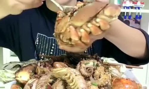 Mastering the Art of Making Sauce-Exploded Bread Crab