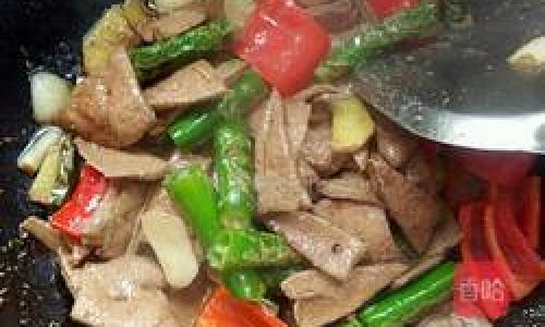 Mastering the Art of Stir-Frying Pork Liver with Chili Peppers