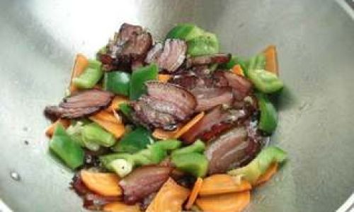 Mastering the Art of Stir-Frying Preserved Pork with Spicy Green Peppers