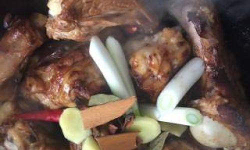 How to Make Homemade Stewed Pork Knuckle Bones