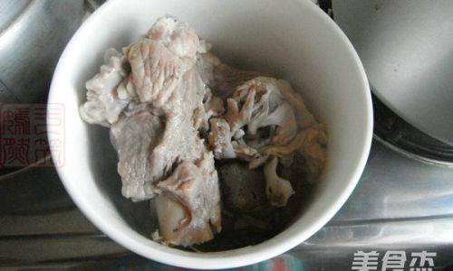 How to Make Homemade Stewed Pork Knuckle Bones