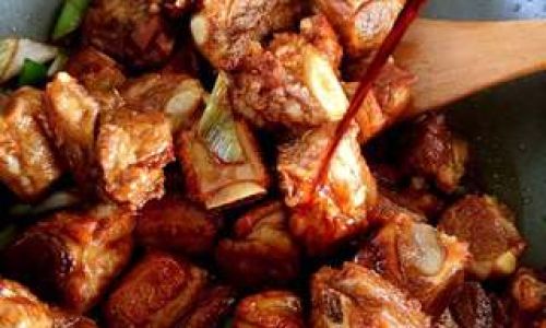 How to Make Homemade Stewed Pork Knuckle Bones