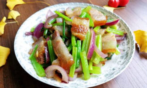 How to Make Homemade Celery and Preserved Pork Stir-Fry