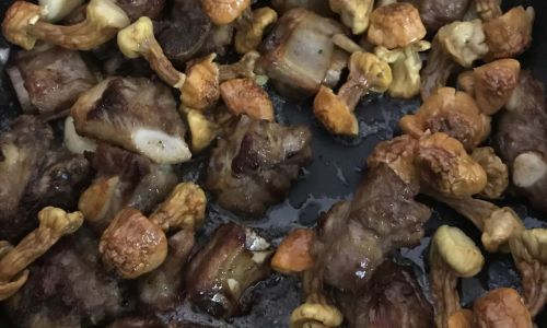 How to Make a Delicious Shiitake Mushroom and Pork Rib Stew
