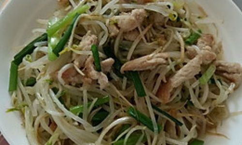 Mastering the Art of Chicken Thigh Stir-Fry with Bean Sprouts