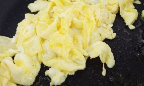 Mastering the Art of Making Scrambled Eggs with Sausage