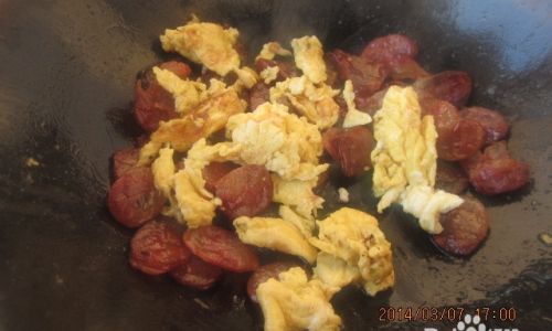 Mastering the Art of Making Scrambled Eggs with Sausage