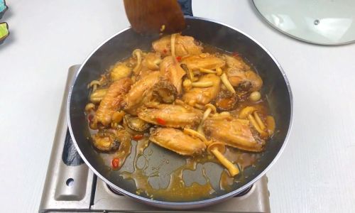 Mastering the Art of Chicken Wing and Abalone Stew:A Culinary Journey