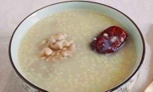 How to Make a Nourishing Red Date,Walnut,and Millet Porridge