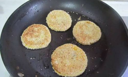 How to Make Sweet Potato and Sesame Pancakes:A Delightful Culinary Journey