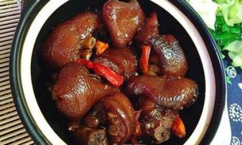 How to Make Braised Pork Trotters:A Step-by-Step Guide