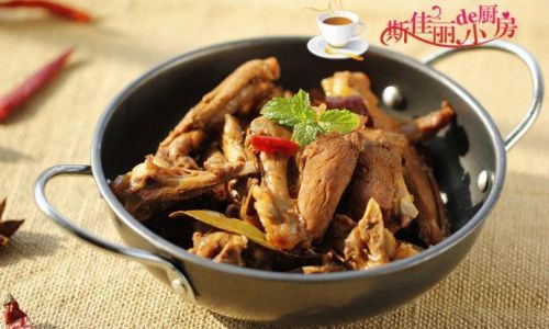How to Make Braised Duck Collarbones with a Delicious Brown Sauce