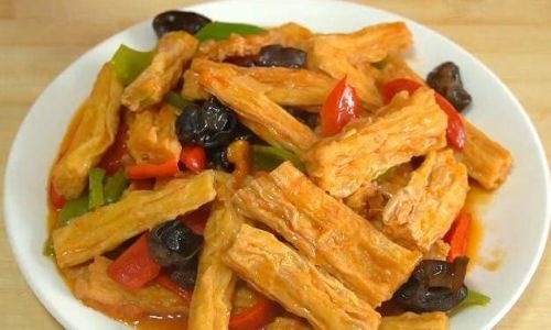 Mastering the Art of Making Braised Tofu Skin Fu Zhu)in Brown Sauce