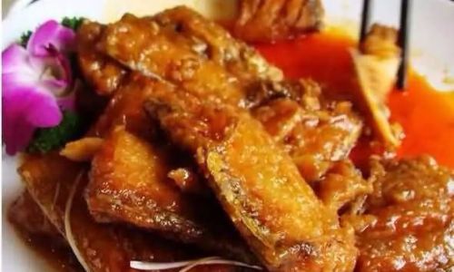 Mastering the Art of Making Braised Hairtail Fish in Brown Sauce