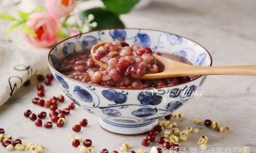 How to Make Adzuki Bean and Coix Seed Porridge