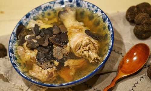 How to Make a Delicious Black Truffle Chicken Soup