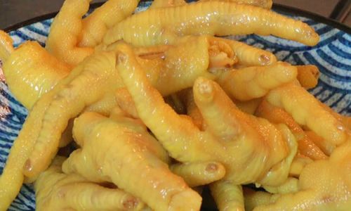 The Delightful Culinary Art of Salt-Baked Chicken Feet:A Gastronomic Journey