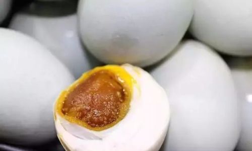 Mastering the Art of Making Oily and Delicious Salt-Preserved Duck Eggs