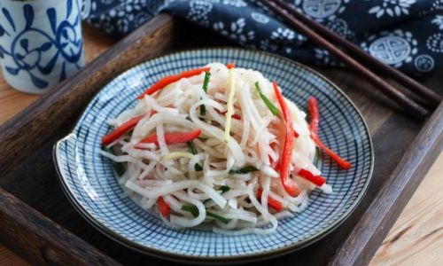 The Art of Sun-Drying Pickled Sour Radish Strips:How Long Until Theyre Ready to Eat?