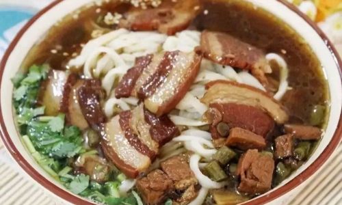 How to Make a Delicious Braising Sauce for Preserved Meat Noodles:A Step-by-Step Video Guide